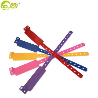 China Brazalete de recuerdo multicolor reflector desechable ideal para eventos de bares y clubes en venta