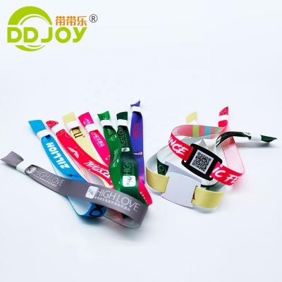 China Control de acceso Eventos personalizados Billete Brazalete RFID tejido Tejido NFC Muñeca tamaño regular 350 * 15mm en venta