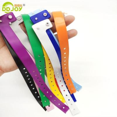 China Custom Theme Wristband PVC/Vinyl Material for Next Event or Campaign for sale