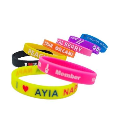 China Gemaakte techniek Multicolor siliconen polsband Rubber armbanden voor de zeestijl Te koop