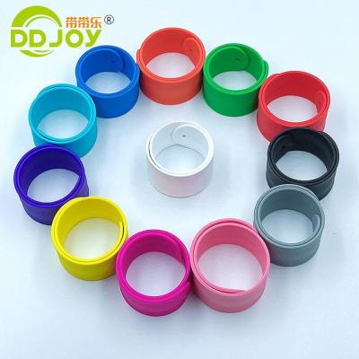 China Plating Custom Kleur Stock Custom Armband Custom Bulk Silicone Snap Slap Armband Te koop