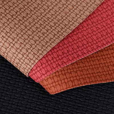 Cina 1.2mm Stylish Woven Pattern PVC Leather Handbag Placemat Carta da parati Decorazione Scatola cosmetica Imballaggio in vendita