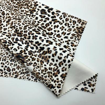 China Vielseitig weiches PU synthetisches Leder Leopard Druck Elastischer Boden zu verkaufen