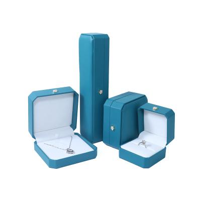 China Wholesale Custom Logo Wholesale Custom Logo Ring Box PU Leather Large Travel Necklace Portable Large Red Blue Luxury Velvet Jewelry Ring Box for sale