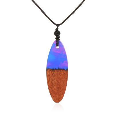 China Graceful Hot Selling Brown Resin Unisex Handmade Pendant Mens Womens Colorful Splicing Colorful Custom Wooden Necklace for sale