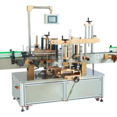 Cina Automatic Sticker Bottle Labeling Machine For Round Bottle Flat Bottle in vendita