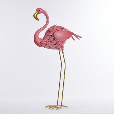 China Modern Outdoor Flamingo Art Stakes Modern Home Statue Stand Rose Gold Flamingo Garden Decoration Metal Peg Yard Ornament for sale