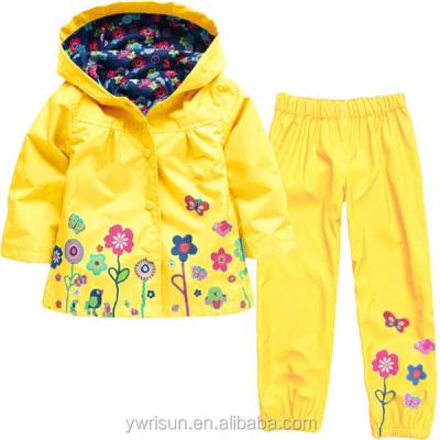 China 2017 Best Kids Rain Suit Breathable Hot Selling Raincoat Set Rainbow Color Cartoon Kids Raincoat With Pants for sale