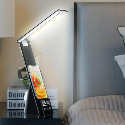 Chine 15w jeûnent 5 dans 1 lampe de bureau sans fil faite sur commande de chargeur avec le chargeur de téléphone à vendre