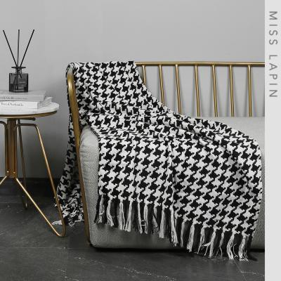 China High Quality Classic Black And White Decorative Houndtooth Sofa Bed Cover Decorative Luxury Throws for sale