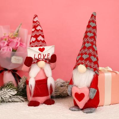 China Hot Selling Handmade Valentine's Day Felt Gnome Valentine Day Present Decoration Stuffed Animal Valentine's Day Decoration for sale