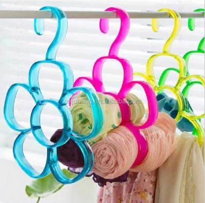 China Eco-friendly Material Fashion Scarf Rings Hanger Closet Organizer Holder/Plastic Ring Scarf Hanger/Ring Scarf Hanger for sale