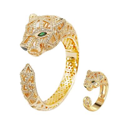 China Classic Vintage Gold Plated Gemstone Zircon Panther Bracelet Luxury Jewelry Inlaid Leopard Bracelet Panther Head Chain Bracelet for sale