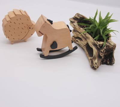 China Cute Shape Portable Manufacturer New-designed Natural Wooden Music Box for sale