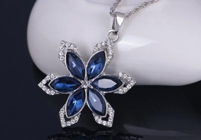 China Crystal Flower Shaped Crystal Necklace And Earrings Jewelry Sets for sale