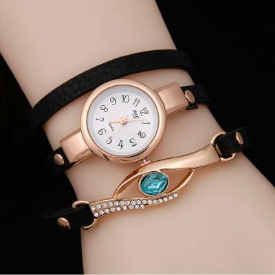 China Charming female three-coil strap alarm sloggi fashion sapphire peacock-eye peacock-eye quartz winding watch for sale