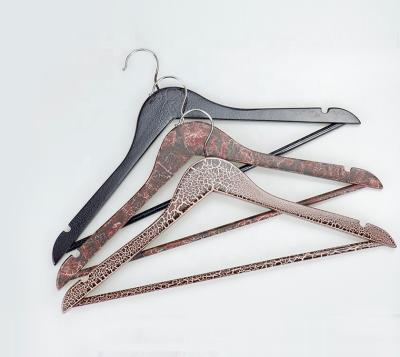 China SHOW Factory Wholesale Leopard Printed Wooden Hangers For Garment And Jacket With Round Bar for sale