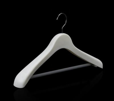 China 2021 wholesale CLASSIC wide shoulder plastic hangers for coats for sale