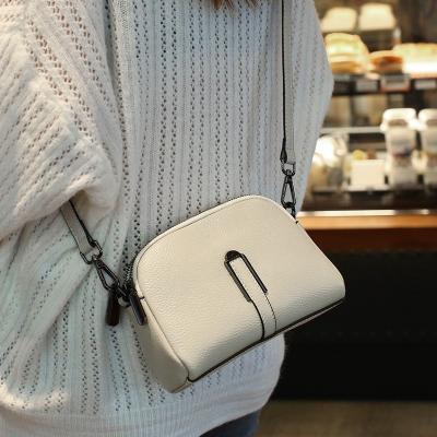 China 2022 new fashion fashion high quality leisure swapping zipper letter body bag crossbody girls shoulder women bags for sale