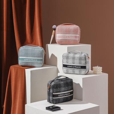 China Wholesale Eco-friendly Luxury Portable Square Cosmetic Bag Travel Makeup Brush Light Bag For Women for sale