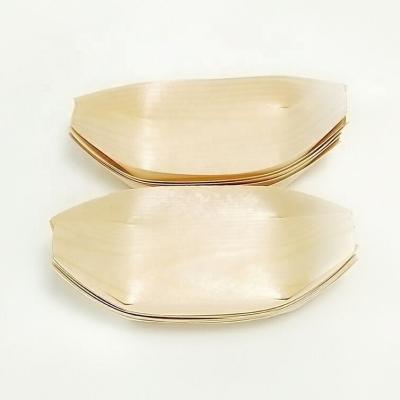 China Disposable Bent Pine Boat Wooden Food Serving Serving Tray For Sushi Tools for sale