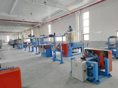 Chine Ligne de machine d'extrusion de câbles en PVC à enveloppe en PE 50KW à vendre