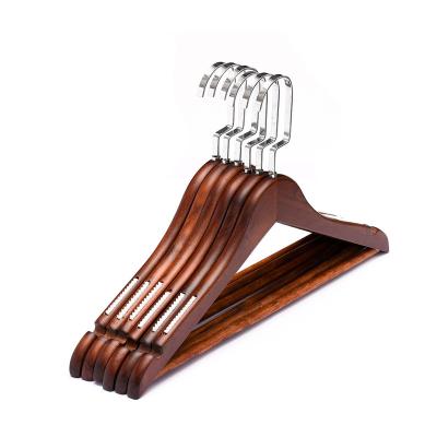 China Traditional Solid Wood Extra Size Shoulder Suit / Coat Hangers for sale