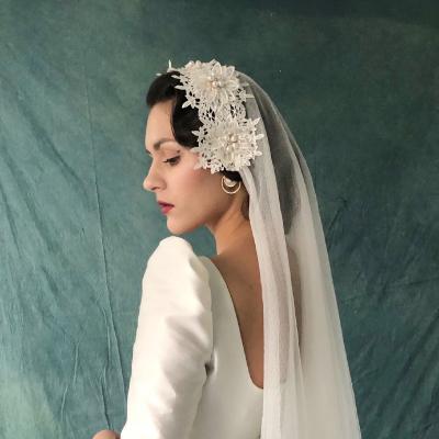 China Vintage White Elegant Lace Edge Two Layers Wedding Short Veil Flowers Lace With Rhinestone Pearls Luxury Bridal Veils Hair Accessory for sale