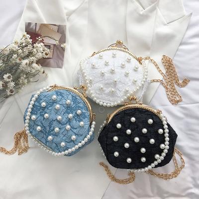 China Trendy Messenger Bags Trending 2021 Classy Ladies Cross - Body Bags Designer Cloth Handbags For Women Fashion Purse Chain Pearl Clutch Handbag for sale