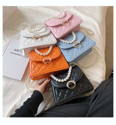 China Fashionable Messenger Bags Wholesale Fashion Cheap Ladies Pearl Chain Messenger Bag Elegant Designer Mini Bags Women Small Leather Portable Quilt Handbags for sale