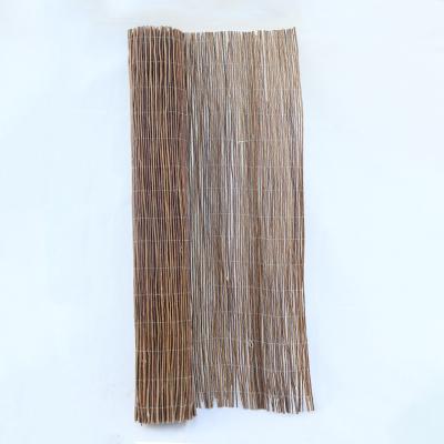 China Eco-Friendly Woven Artificial Privacy Fence Willow Trellis Tarpaulin Decor Willow Fence Easily Assembled for sale