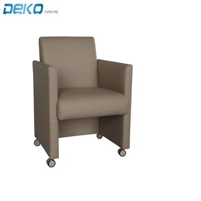 China Foldable European Single Chair Armchair With Wheel For Living Room for sale