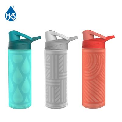 China Hy3 600ml 20oz Viable Manufacturers Sports Drinking Glass Water Bottle Hot Mug With Decorative Color Silicone Sleeve Cover for sale