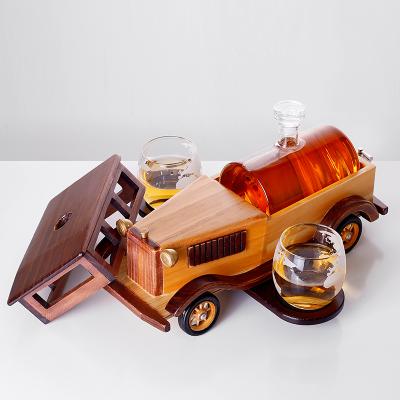 China 2021 Hot Sale Food Safe Whiskey Car Decanter Set With 2 Etched Globe Whiskey Glasses for sale