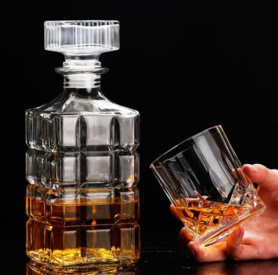 China High Quality 2021 Hot Sale Crafted Glass Decanter and Amazon Whiskey Glasses Set Luxury Whiskey Decanter Gift Set for sale