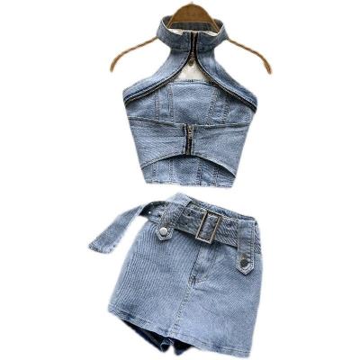 Cina Abito da donna in denim, collana, top e gonna in due pezzi. in vendita