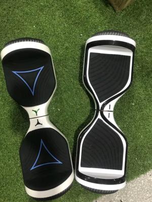 China Neues Design Hoverboard 2 Räder Selbstbalancierung Scooter Hoverboard zu verkaufen