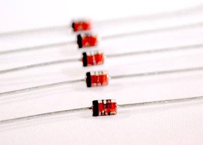 Chine Diode de commutation adaptée aux besoins du client 1N4148, petit cas de corps en verre de diode de commutation de signal à vendre