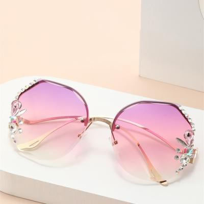 China Fashion Sunglasses BEST RATE Hot Sale UV400 Crystal Cut Ultraviolet Anti Big Edge Diamond Frame Progressive Ocean Lens Sunglasses For Women for sale