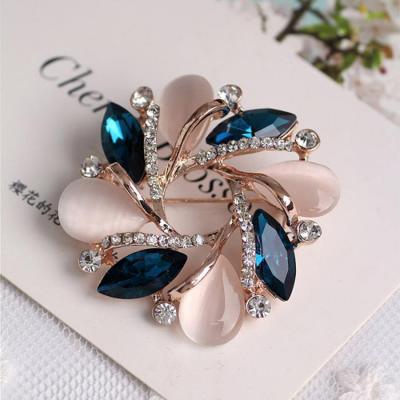 China High Quality Luxury Retro Personality Fashion Women Elastic Crystal Flower Black White Ring for sale