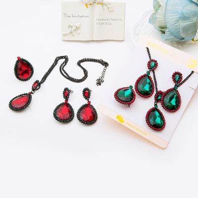 China Red and Green Gems Emerald Jewelry Set Earrings Ring Women High Quality Necklace Resin Drill Set for sale