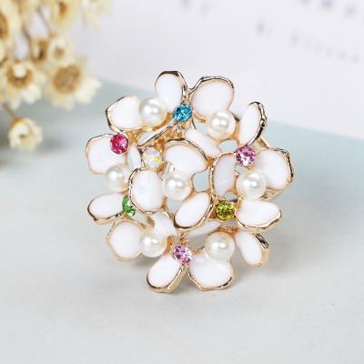 China New Designed Popular High Quality Fashion Pearl Fashion Accessories Button Brooches Flower Scarf Ring for sale