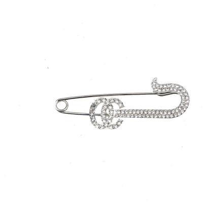 China Fashionable creative style popular women's brooch brand logo cc diamond rhinestone brooch large for sale