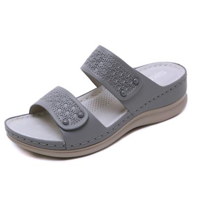 China Flat Lady Summer Casual Anti-Slip Toe Platform Comfy Beach Sandals Open 3 Colors Anti-odor New Classic Women's Slippers Plus Size for sale