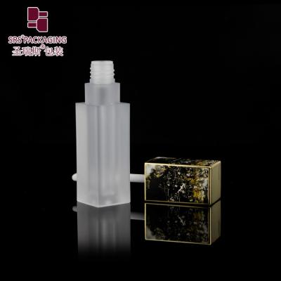 Chine 2 ml mini en gros de haute qualité de style chinois des fleurs tombées tubes de glosse à lèvres glacés à vendre