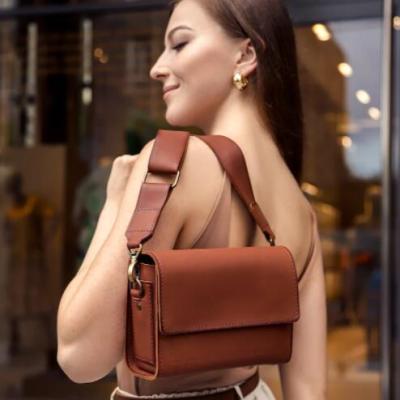 China Hot Selling Genuine Leather Daily Life Cross - Body Bag Mini Leather Purse Shoulder Bag Travel Card Holder Simple Daily Phone Bag for sale