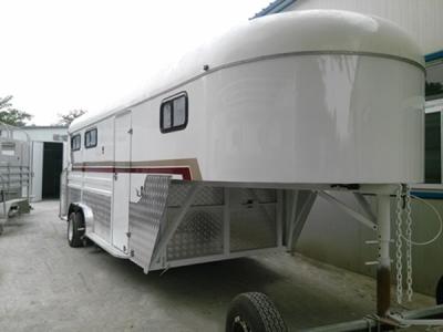 China livestock trailer,farm trailers for sale,gooseneck type 3 horse trailer for sale