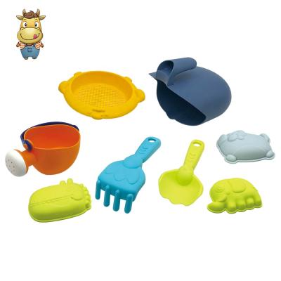 China Outdoor Kids Beach Toys 8pcs Including Beach Shovel Bucket Animal Model Toys For Playing On The Beach 18*17*22CM for sale