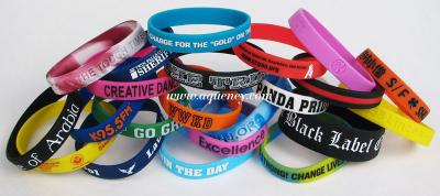 China 2014 promotional embossed and debossed custom silicone bracelet/wristband in low price for sale