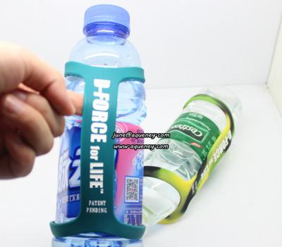 中国 Customized logo color hiking silicone rubber bottle handle for hiking 販売のため
